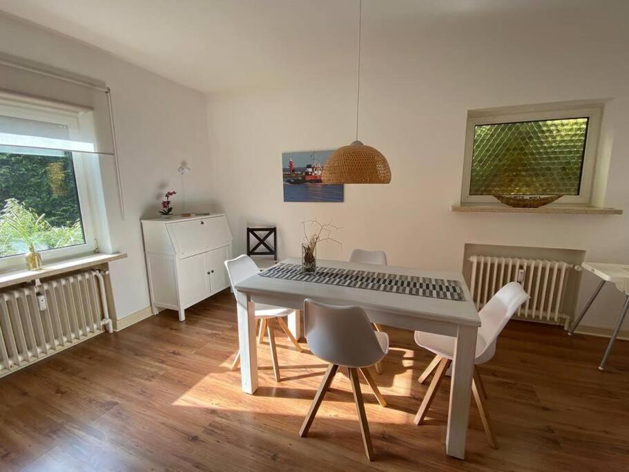 Feddersen Living Grosse Ferienwohnung - Garten - Terrasse - Smart Tv - Netflix ブルンスビュッテル エクステリア 写真