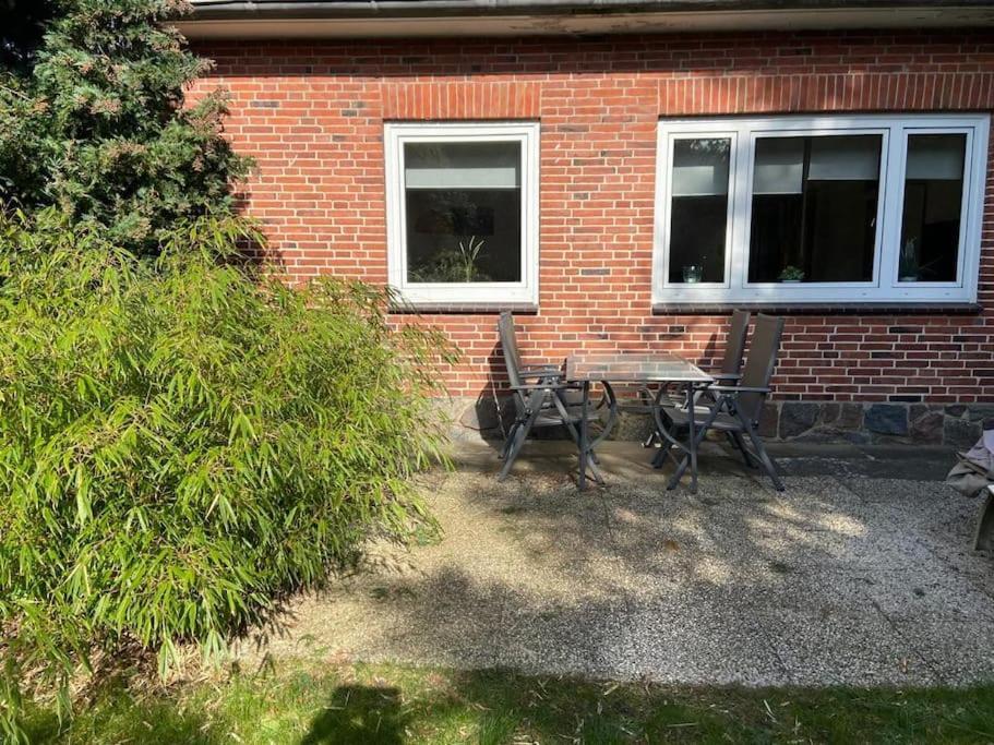 Feddersen Living Grosse Ferienwohnung - Garten - Terrasse - Smart Tv - Netflix ブルンスビュッテル エクステリア 写真